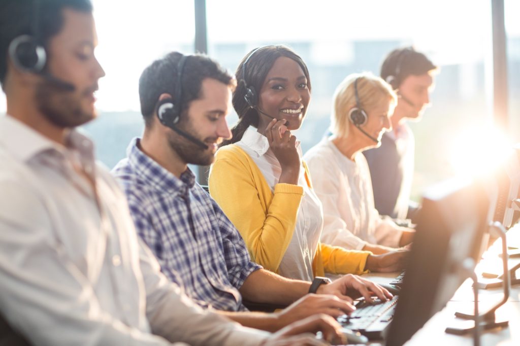 7 benefits of using call centers for small businesses