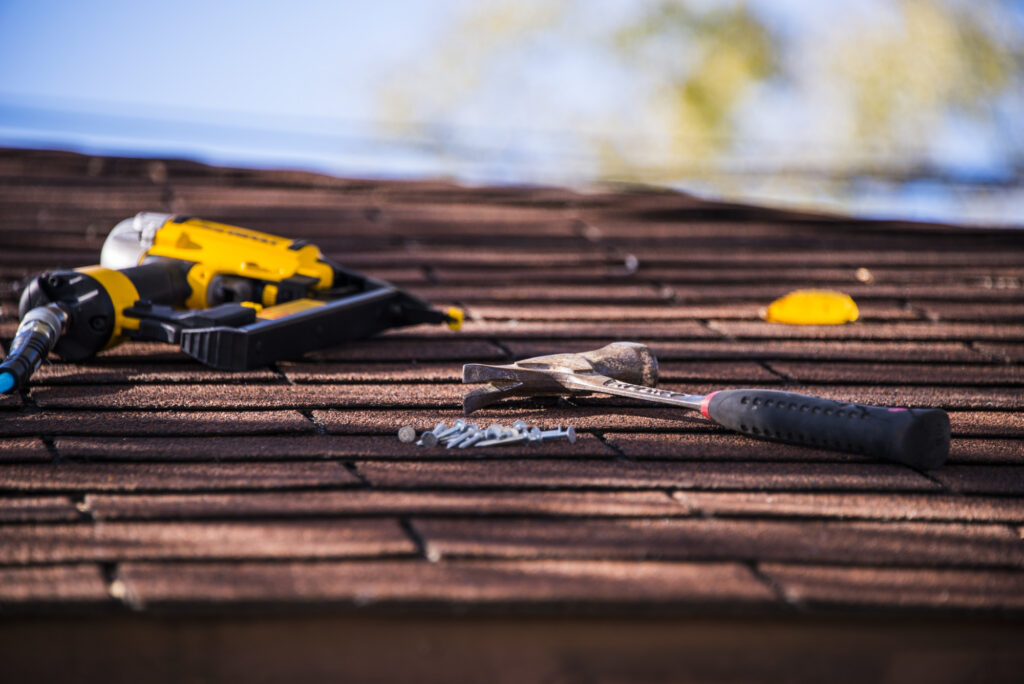 Roof Shinlge Repair with Nile Gun and Hummer 7 warnings signs that you need a new roof