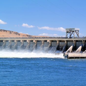 the pros and cons of hydroelectric energy explained