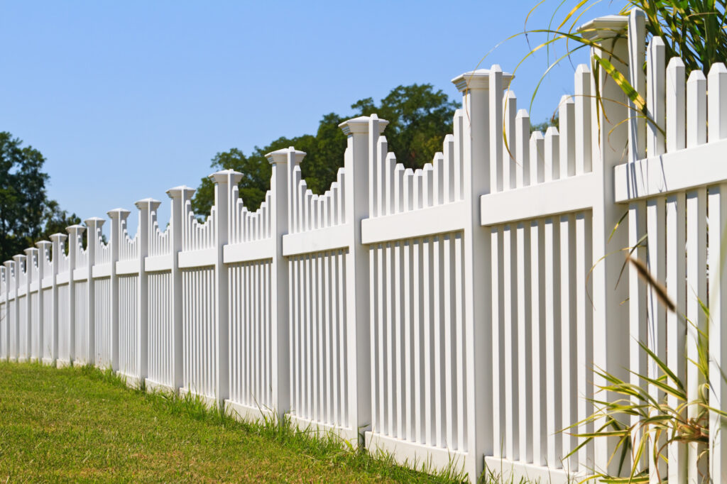 how to choose the best fencing material for your home