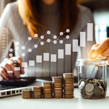 tips for selecting the right savings plan when investing for the first time