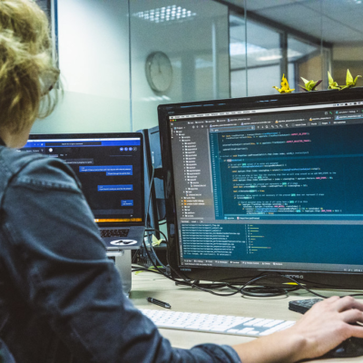 what does a software development engineer do