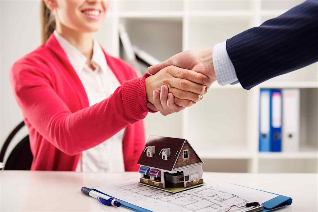 how to successfully market yourself as an expert real estate agent