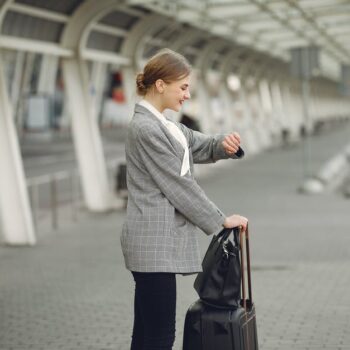 4 benefits of driving yourself to the airport