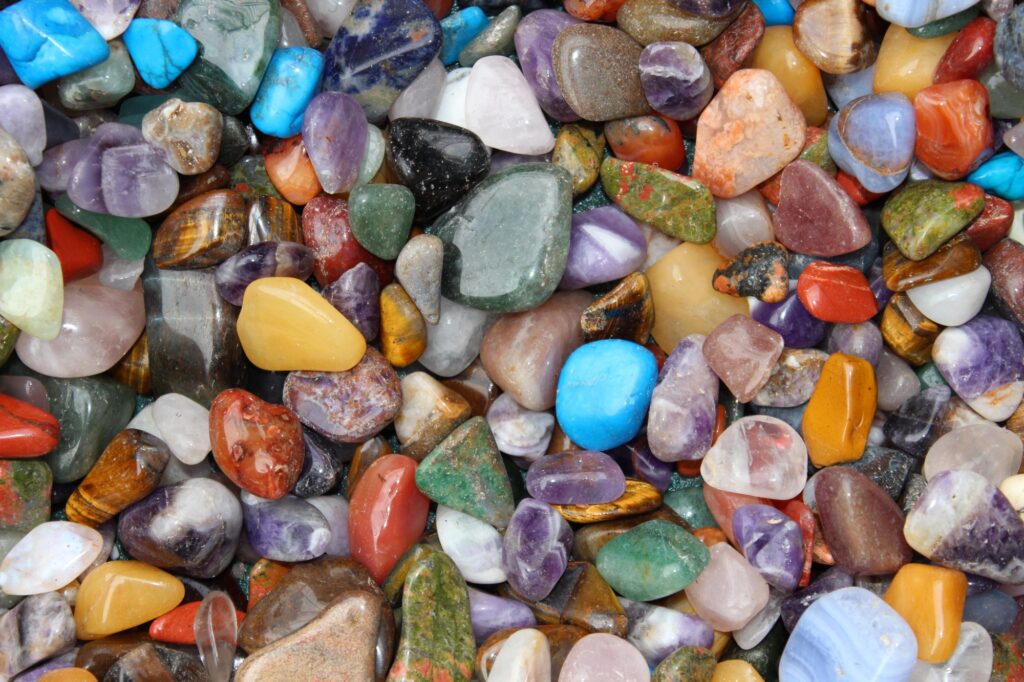 Load image 2022 04 01t194703042 jewelry gemstones the 5 most popular gemstones for jewelry