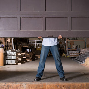 5 signs you need garage repair services
