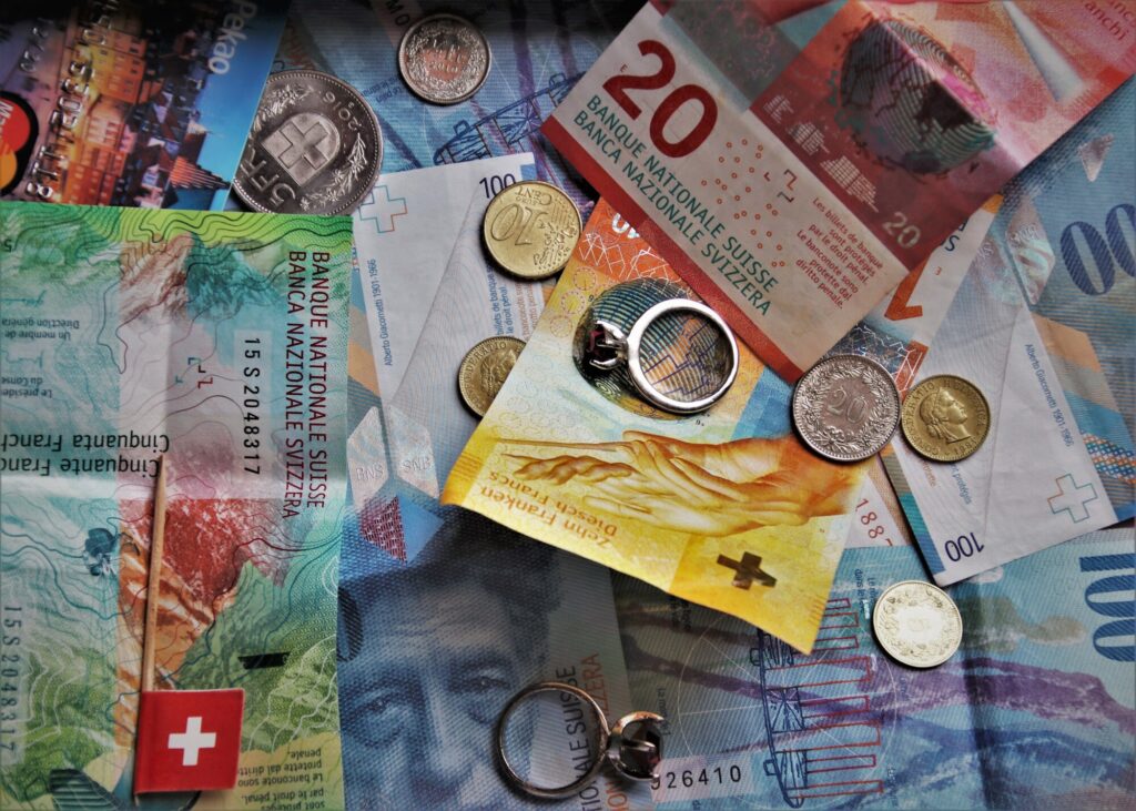 is it smart to collect vintage currency