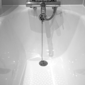 how to fix a leaky bathtub faucet in just 3 steps