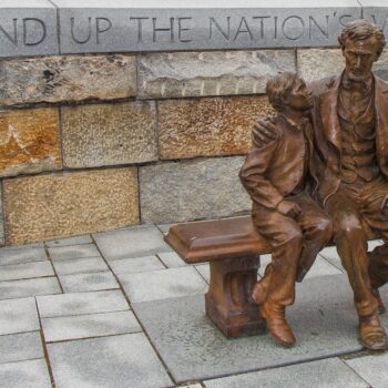 how are bronze statues made