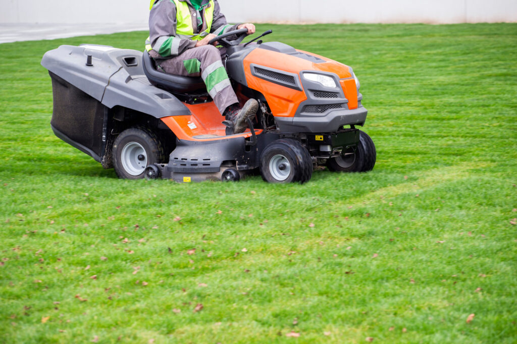 3 types of lawn care services in spokane valley