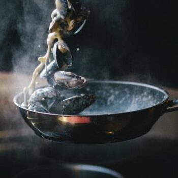 what makes pans non stick the science behind your favorite cookware