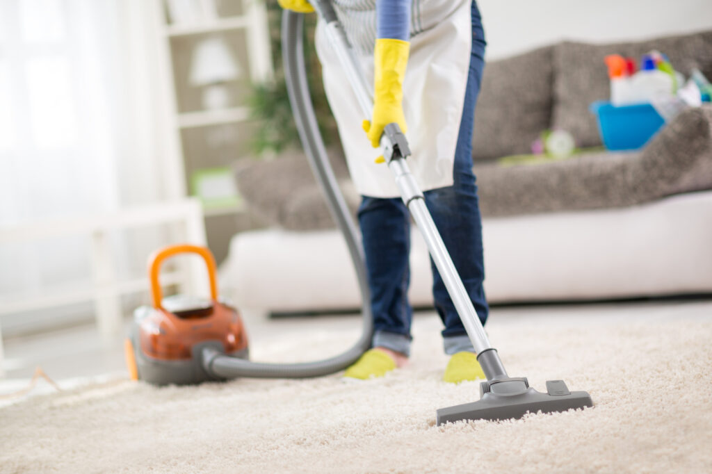 Housewife Clean Carpet with Vacuum Cleaner 3 things to look for when hiring house deep cleaning services