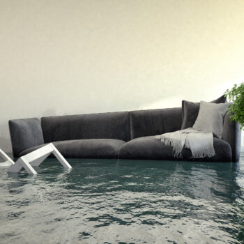 Überschwemmtes Wohnzimmer Wasserschaden Hochwasser what to do if your house floods 4 key steps