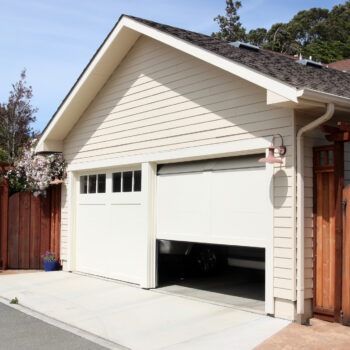 how much does it cost to fix a garage door