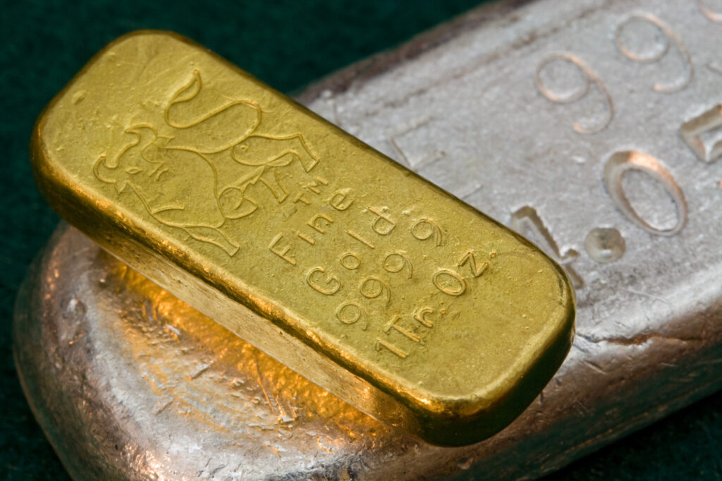 what are the benefits of investing in precious metals