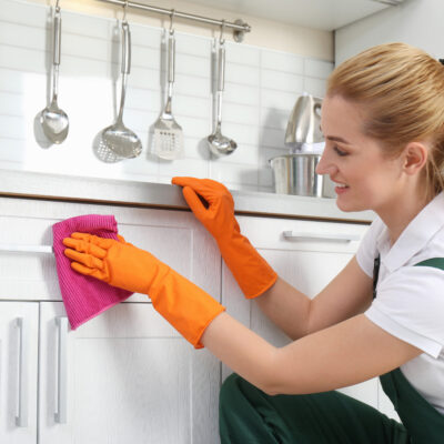 how to clean kitchen grease from cabinets