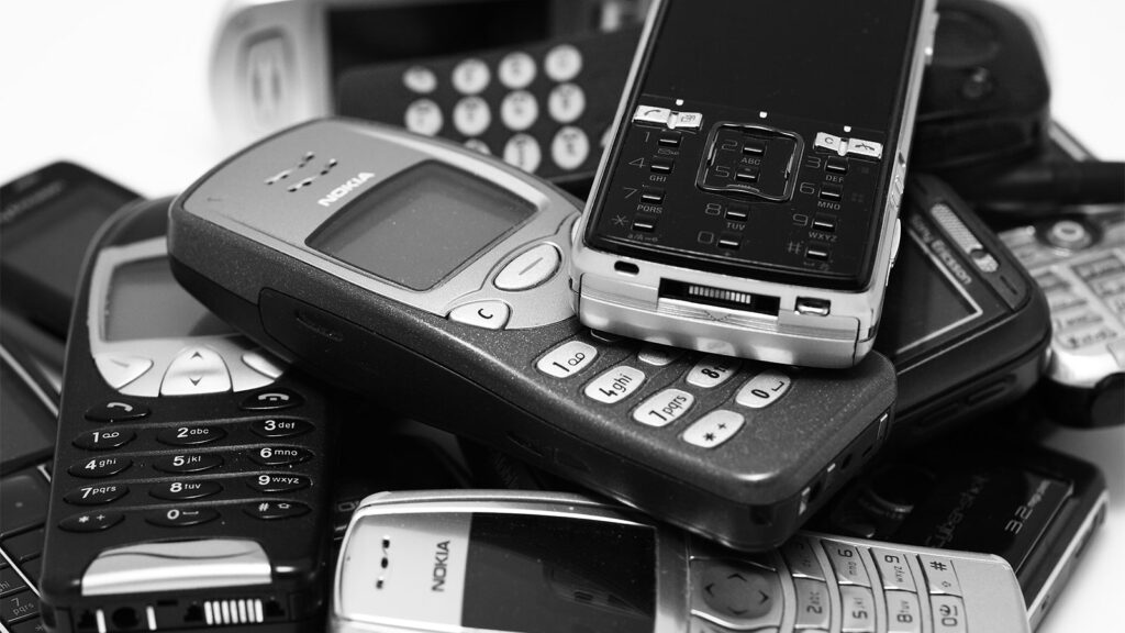 3 things to do before donating your old cell phone