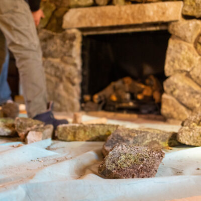 Decoratingfireplacewithrocksoldvintagedesignmenatwork 5 reasons to install a fireplace in your home