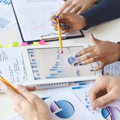 4 tips for researching companies  the people behind them